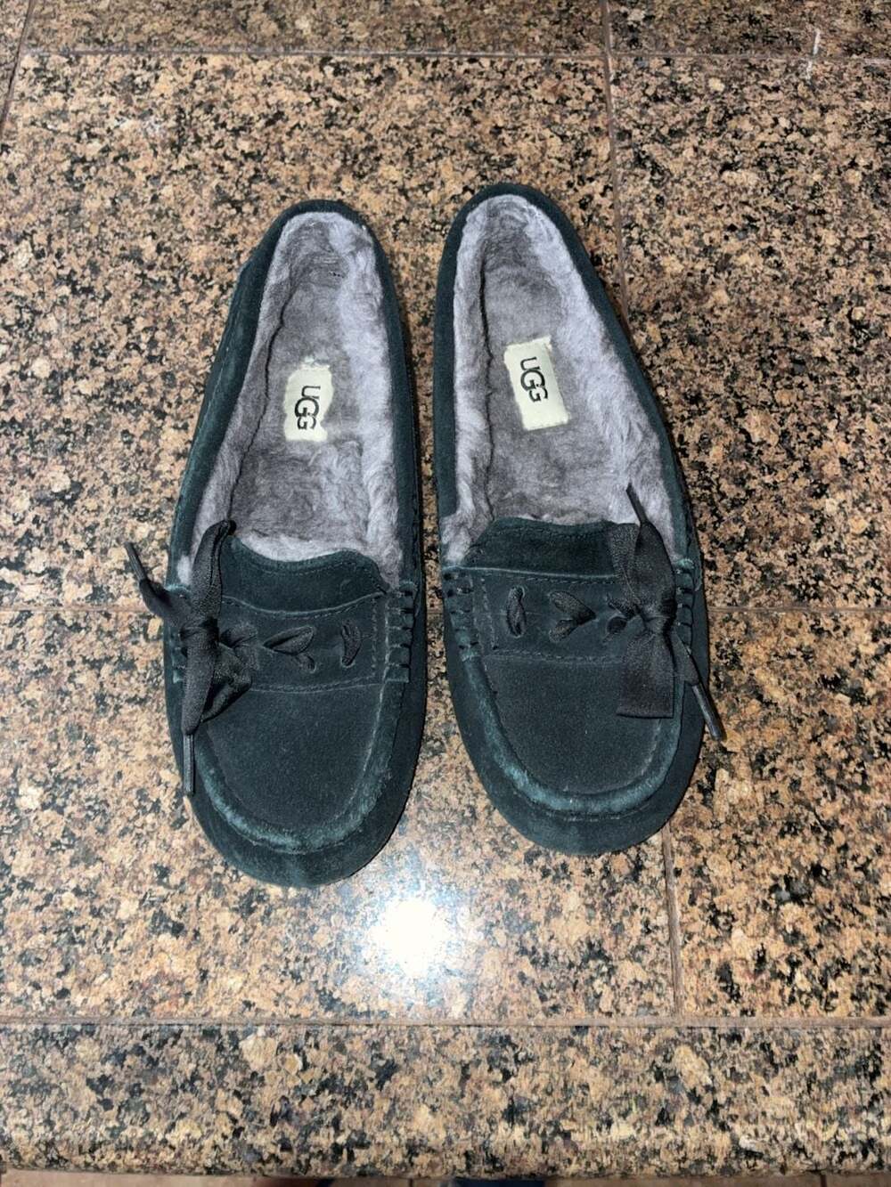 UGG Ansley Suede Moccasin Slippers Black - Picture 1 of 2